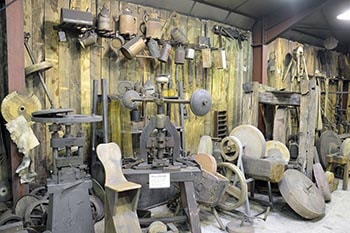 Musée du couteau de Laguiole, outils et objets d'autrefois